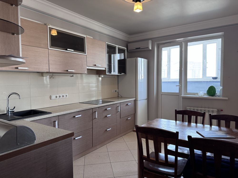 Spacious 3-Bedroom Apartment Near Osokorki Metro