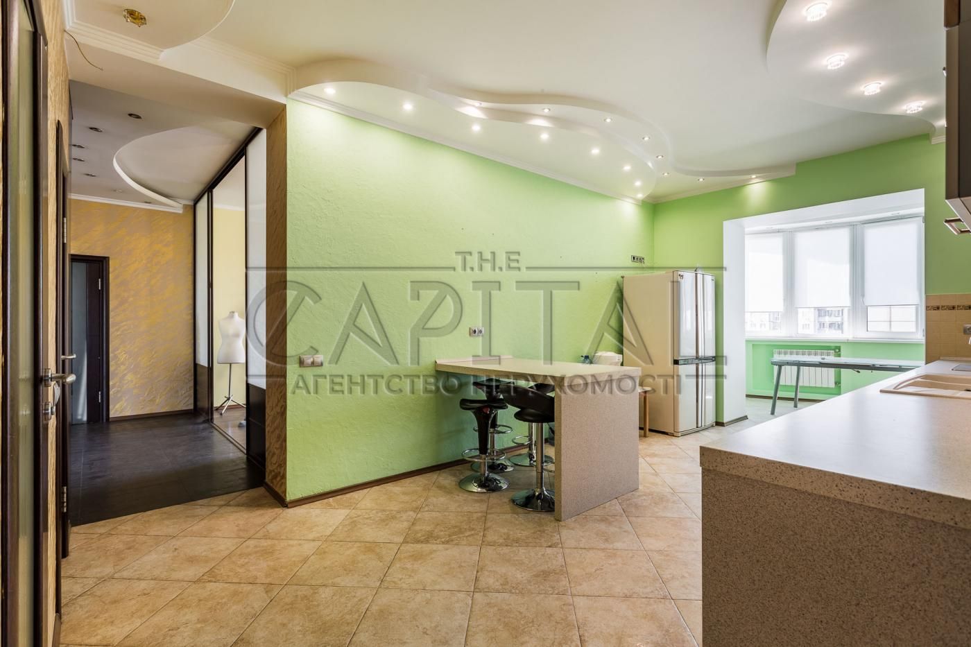 Spacious 4-Room Apartment in Obolon District with City Views