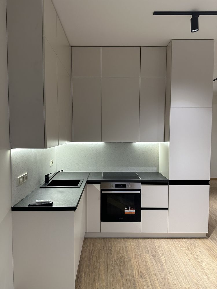 Modern 2-Bedroom Elite Apartment with Panoramic Views