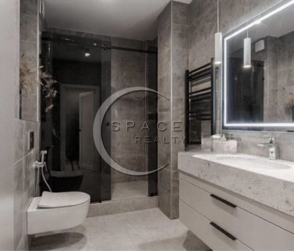 Designer 2-Bed Apartment with City Views