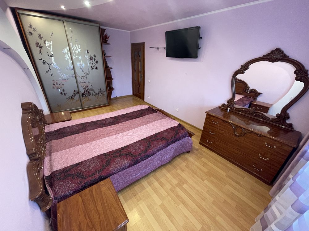 4-Room Apartment in Novoyavorivsk, Fully Furnished