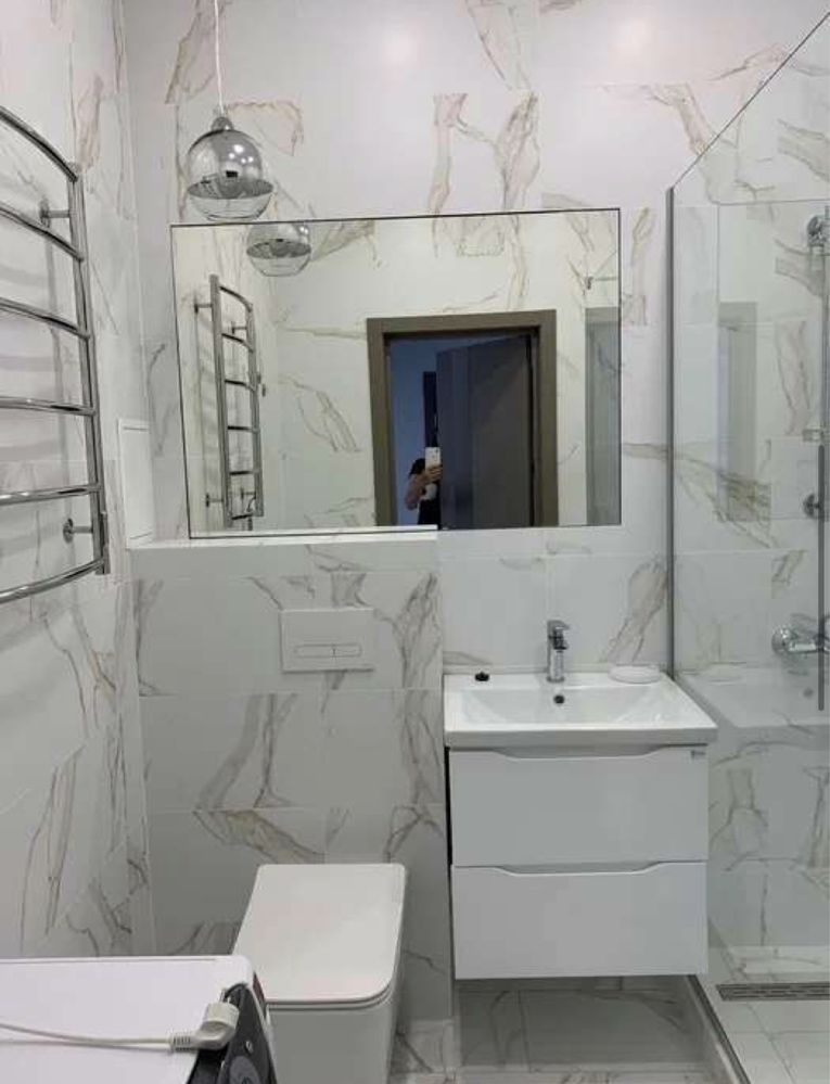 Modern Apartment with Designer Interior and Full Amenities