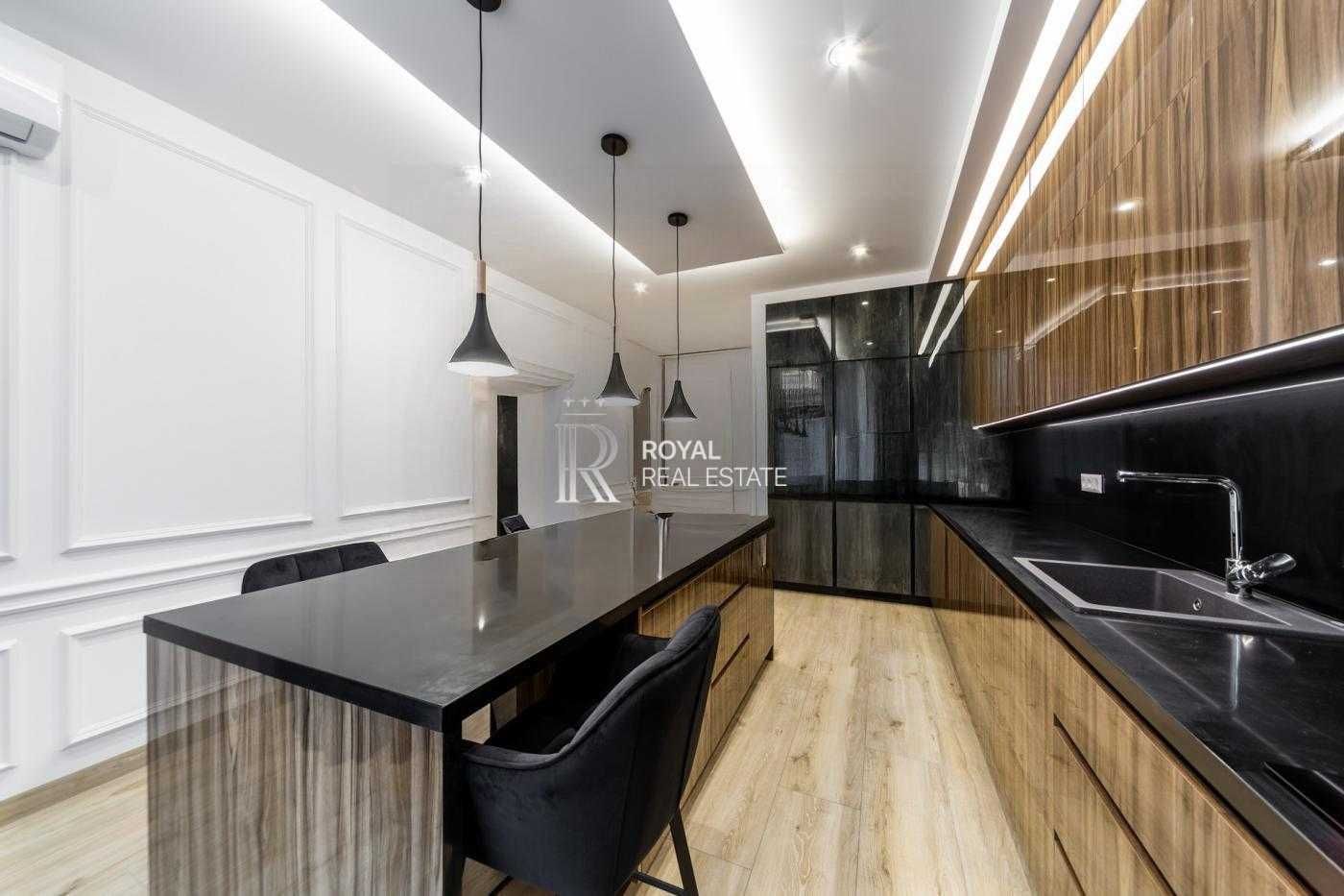 Modern 70m2 Apartment with Designer Renovation in Skyline Complex