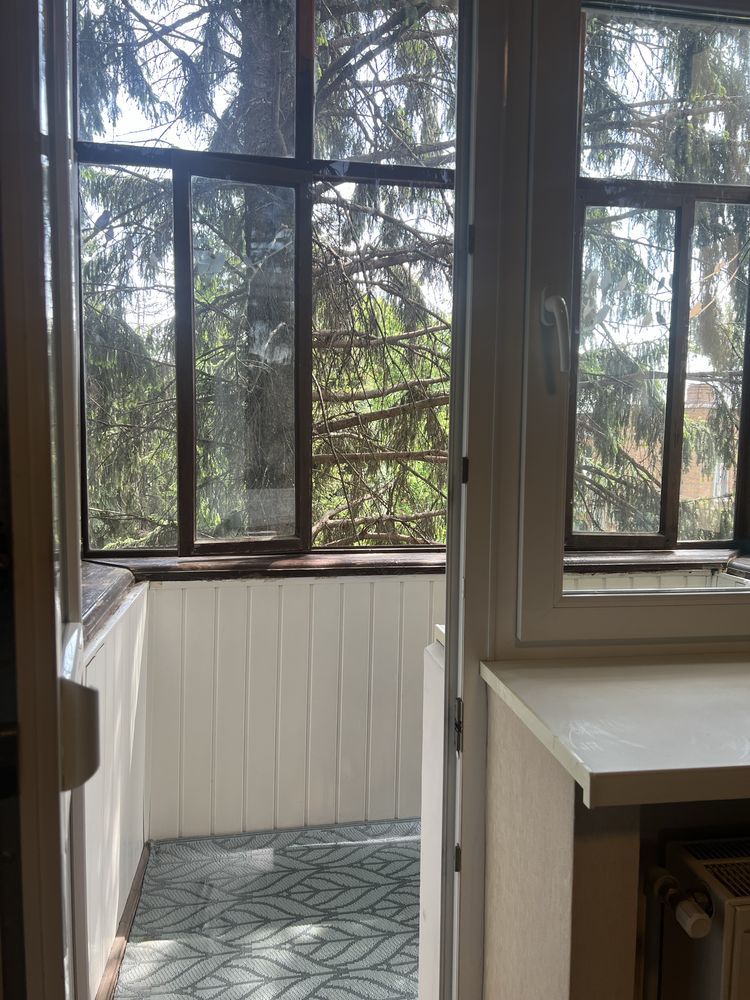 3-Room Apartment in Poltava City Center with Botanical Garden View