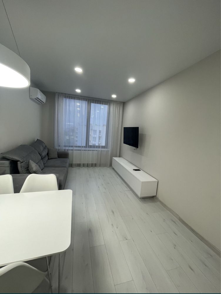 1-Bedroom Apartment at San Francisco Creative House on Victory Avenue