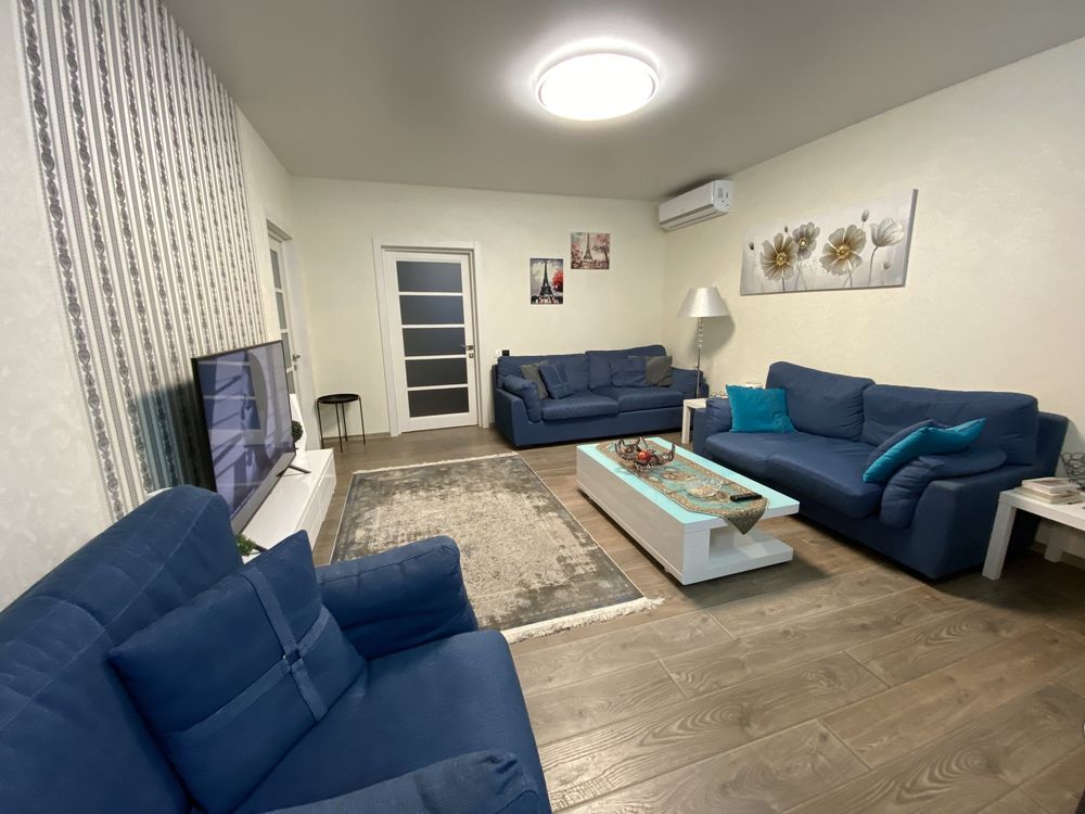 Modern Apartment with Designer Renovation and Full Amenities