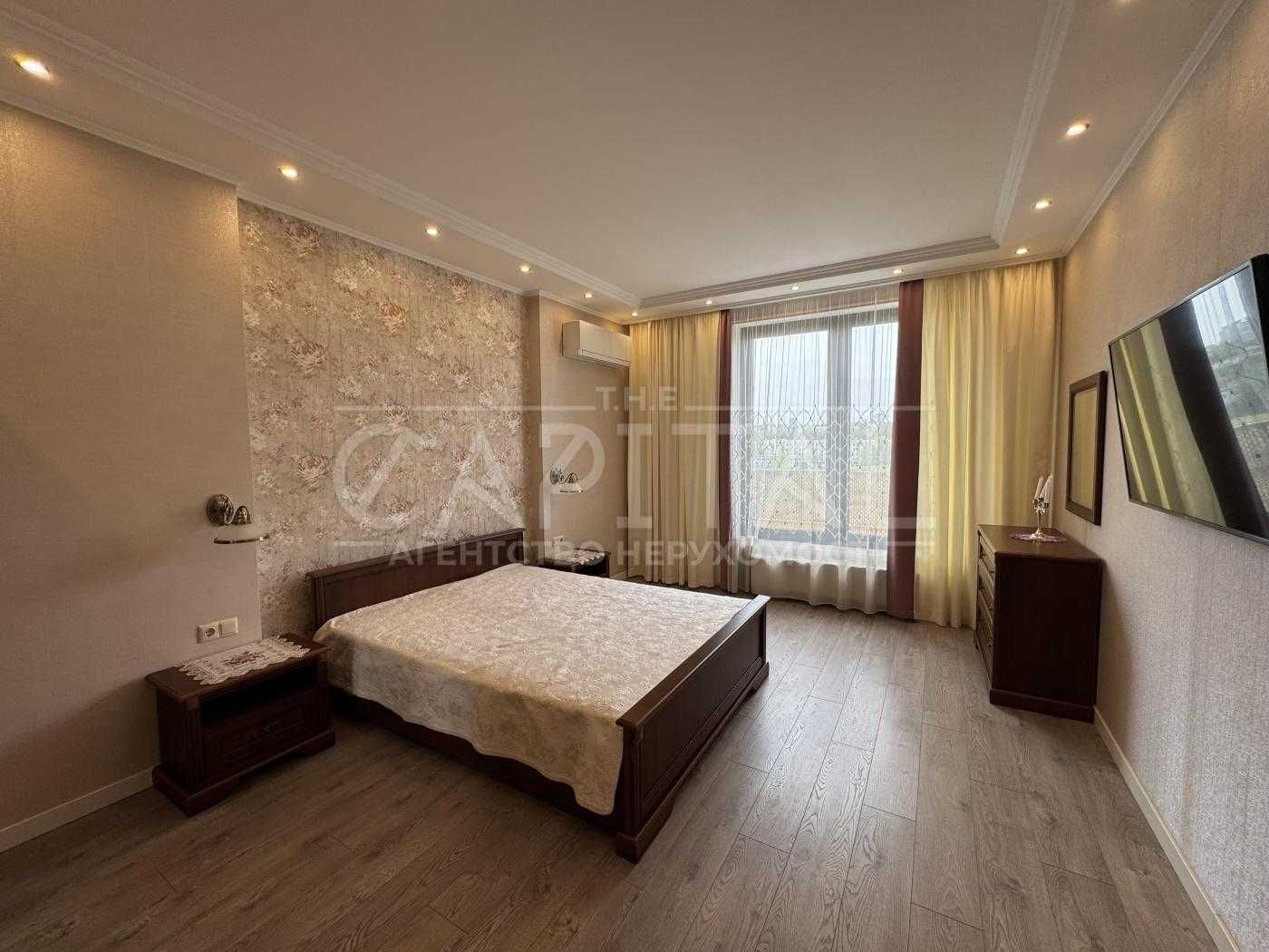 Stylish 2-Room Apartment in Kiev City Center with Terrace