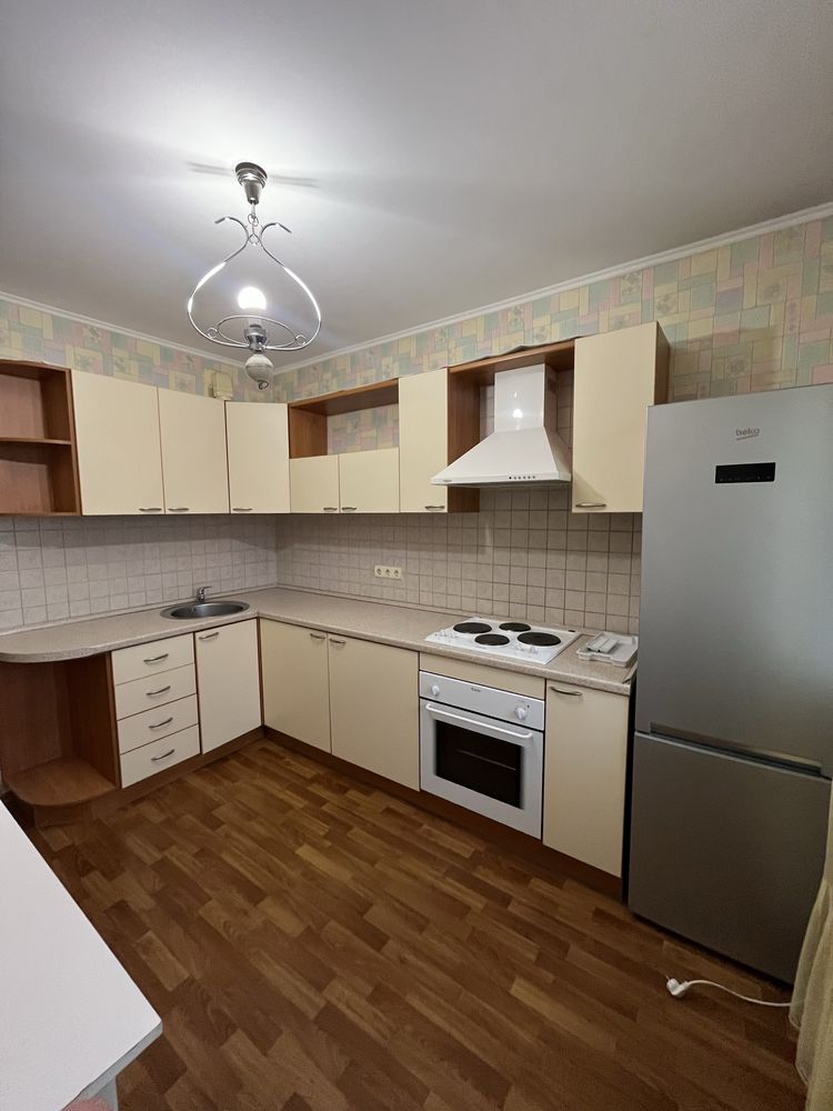 Spacious 3-Bedroom Apartment Near Osokorky Metro