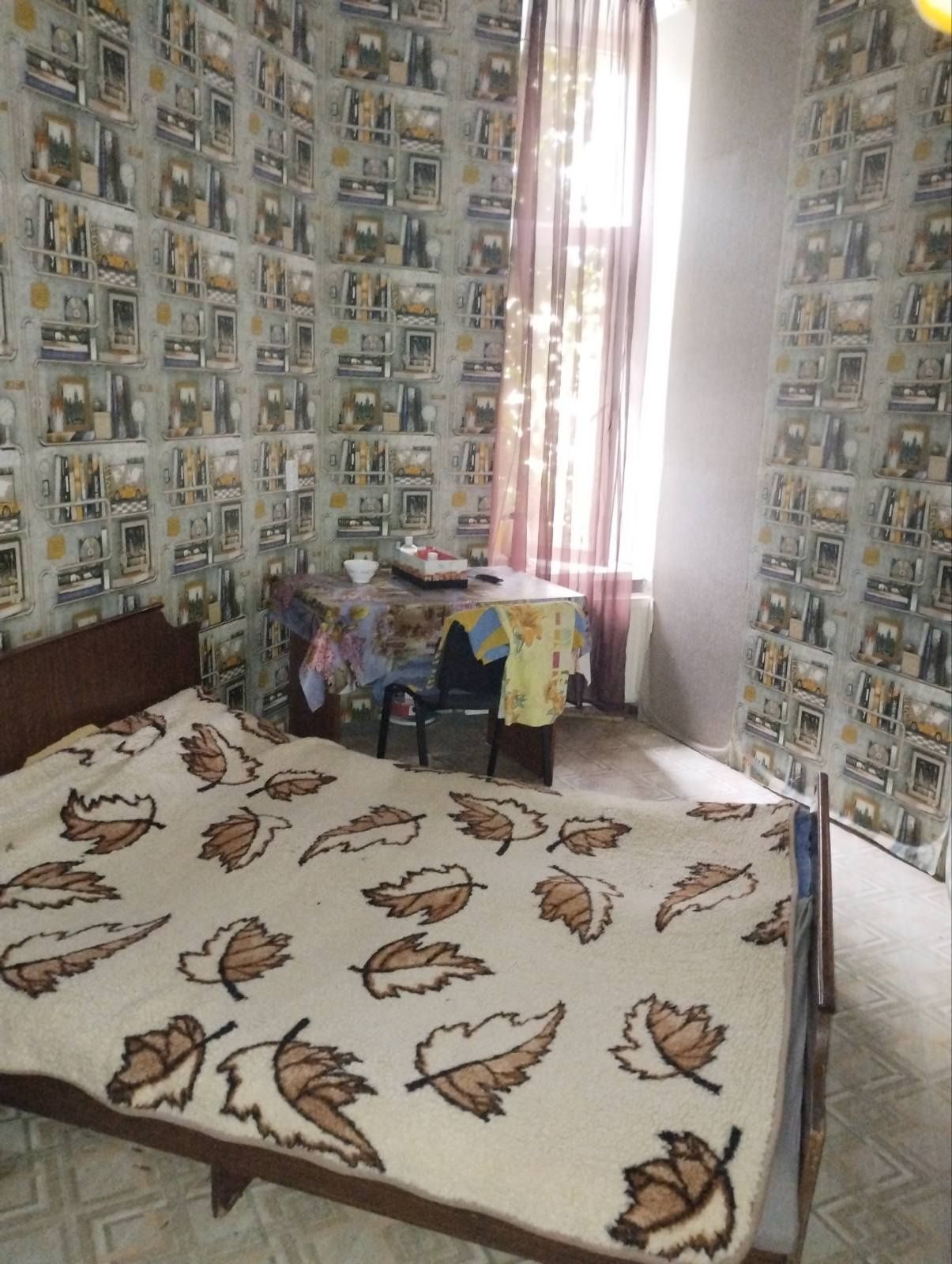Shared Room in Classic Building with Kitchen Access