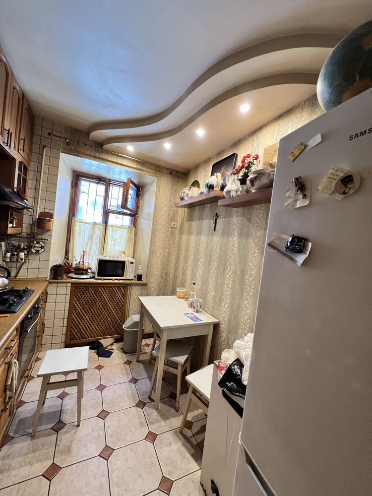 2-Level House with Separate Entrance and Parking