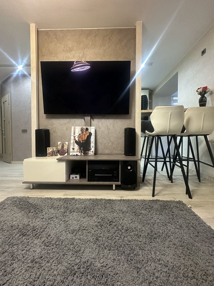 Modern Designer Apartment with London Theme
