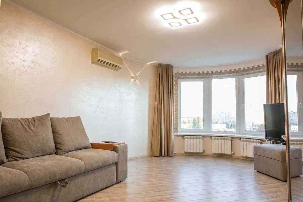 Spacious 1-bedroom apartment in Oleksiivka with designer renovation
