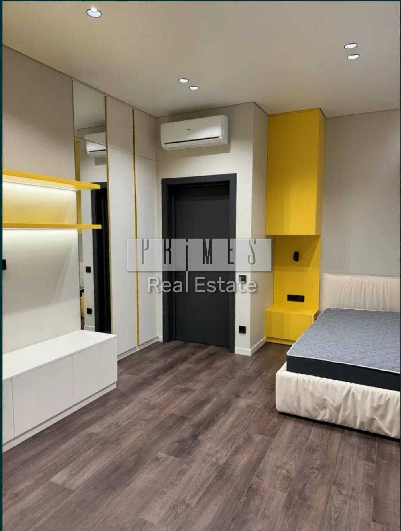 Luxury 3-Bedroom Apartment in Novopecherski Lipki Complex