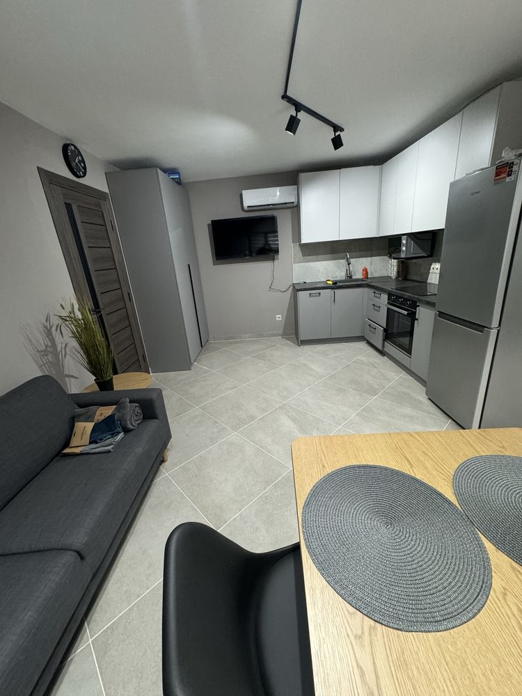 Modern Studio Apartment Near City Center with Amenities