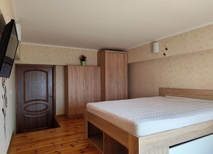 Two-Level Apartment Near Beketova Metro with Parking