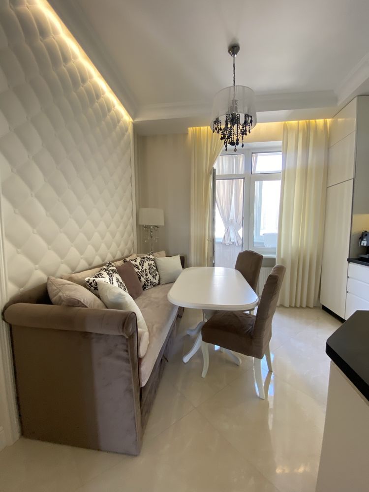 Spacious Art Deco Apartment with High Ceilings in Sykhiv Central Area