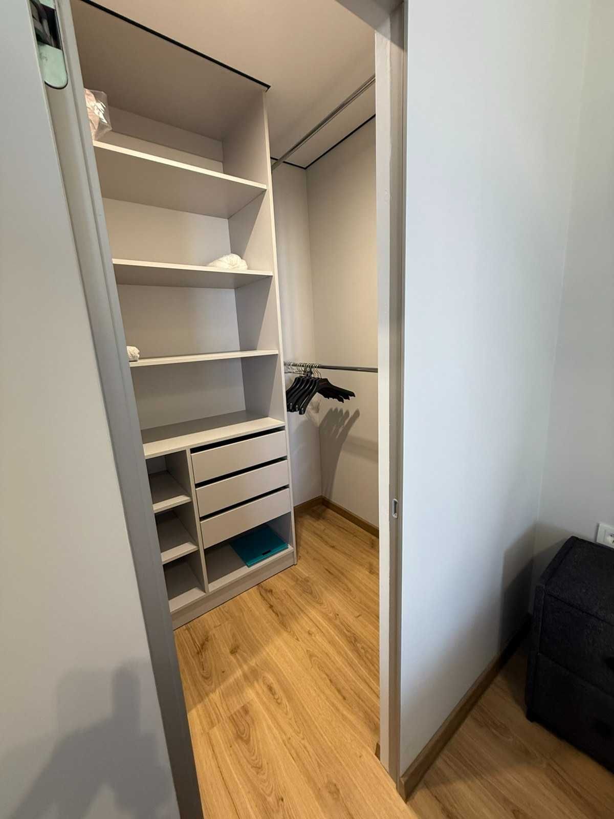 Spacious 1-bedroom apartment with modern design in Knyahynyn Complex