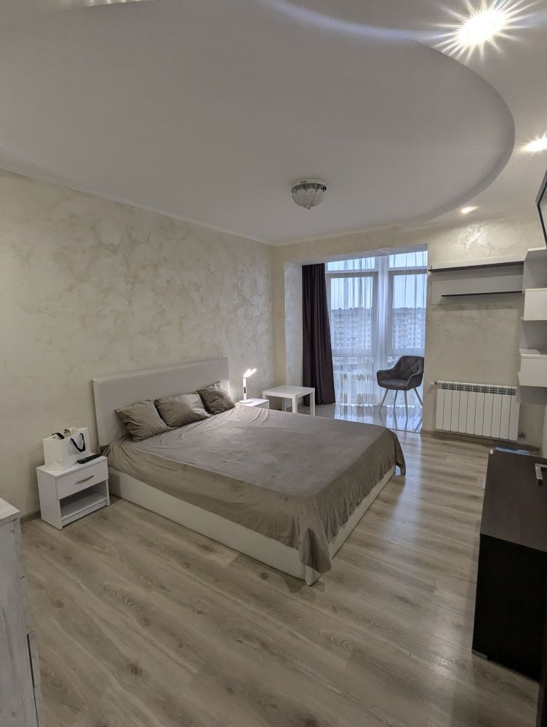 Modern 1-bedroom apartment in Pasichna district with city and mountain view