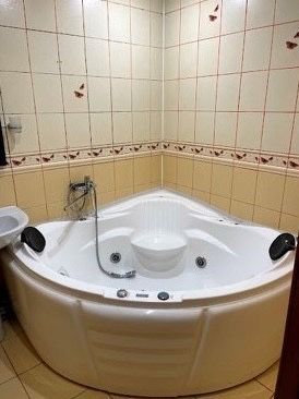 Довженко көшесіндегі кең 3 бөлмелі пәтер