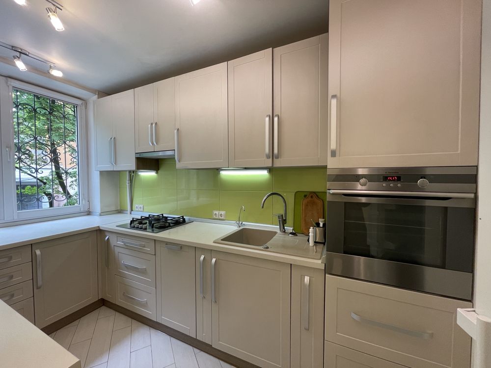 3-Room Apartment in Kyiv City Center near Shevchenko Boulevard