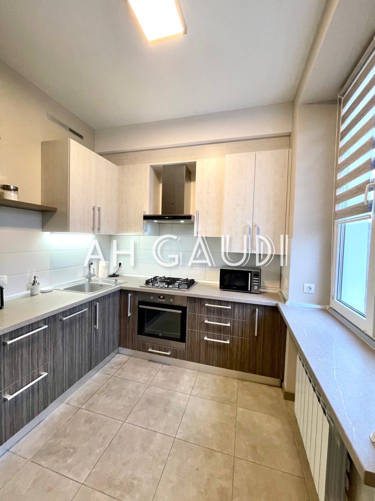 Cozy Furnished Apartment in City Center with Park View
