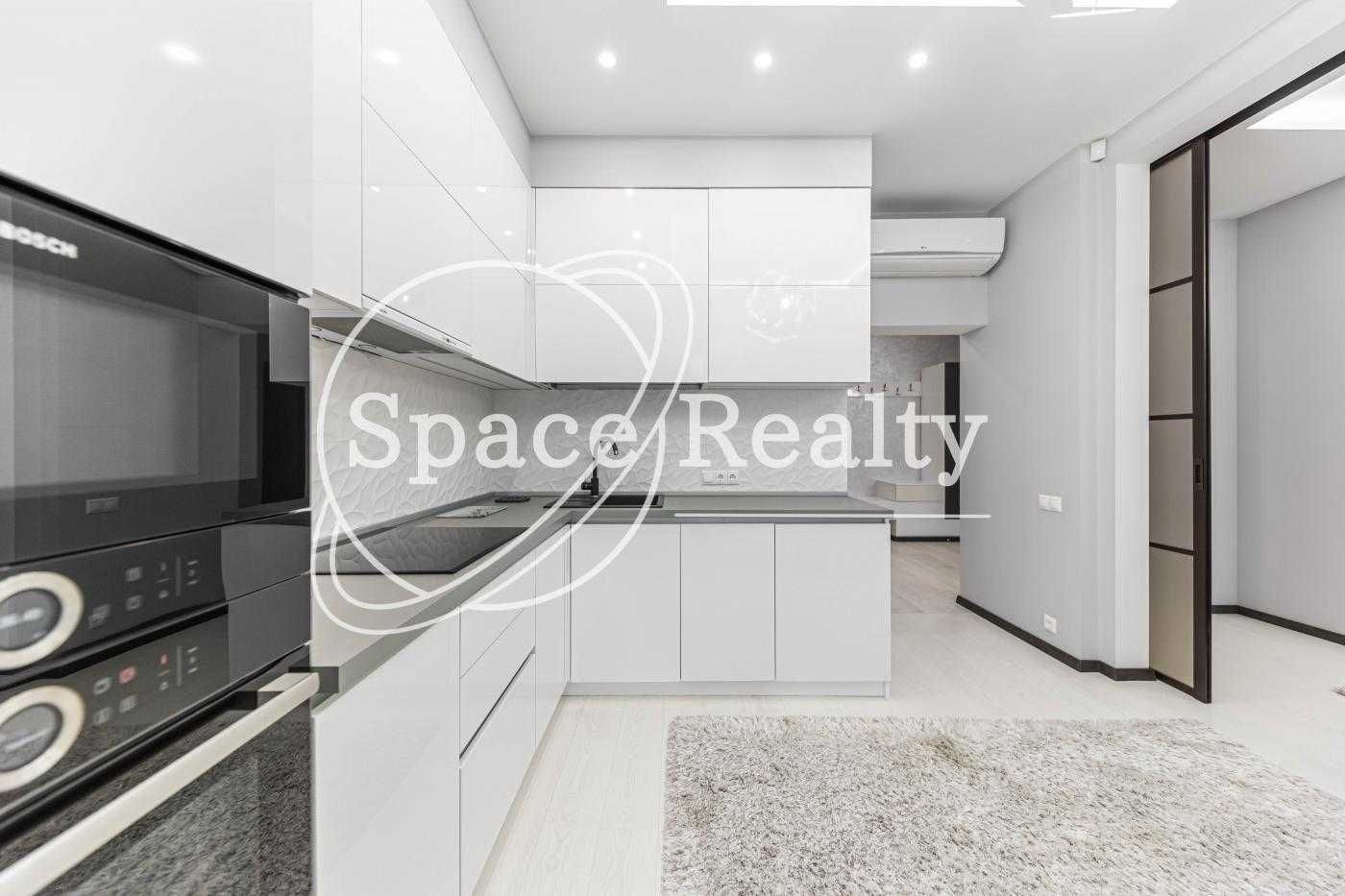 Modern 1-Bedroom Studio Apartment in Novopechersk Lipki Complex