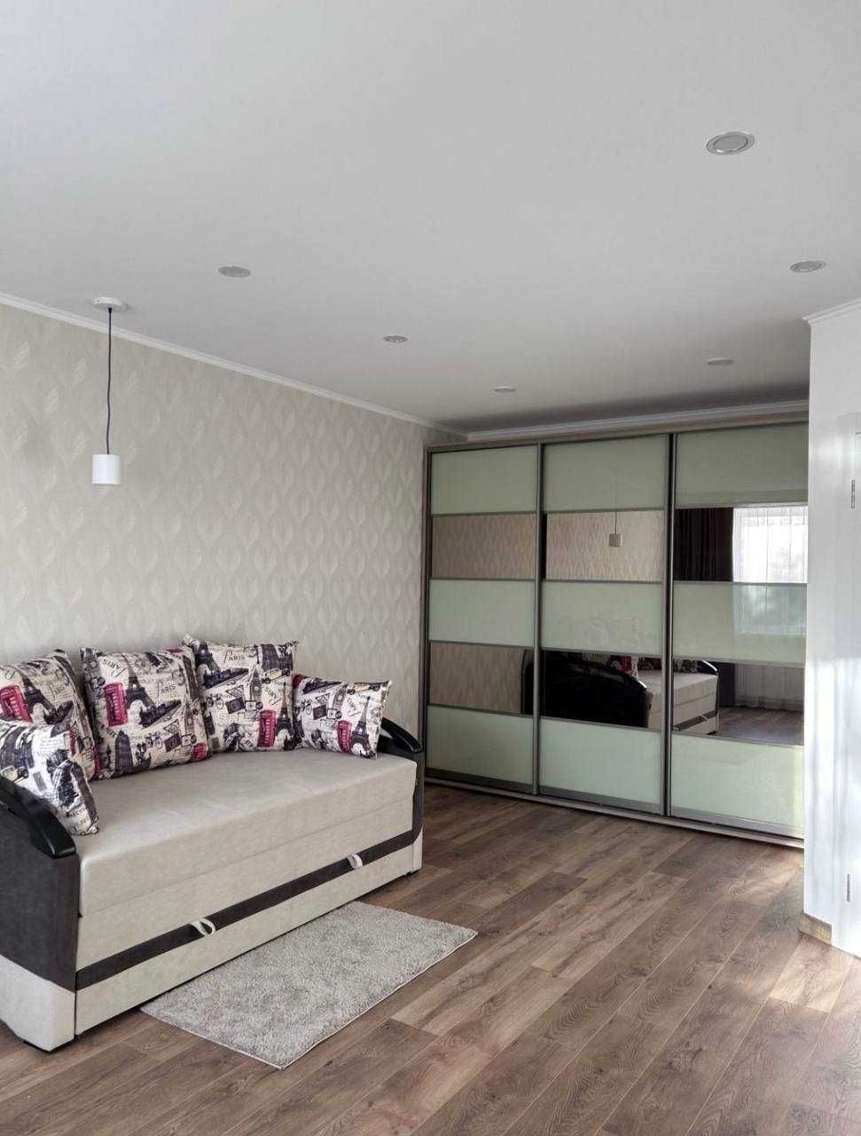 Modern 2-Bedroom Apartment with Panoramic Windows