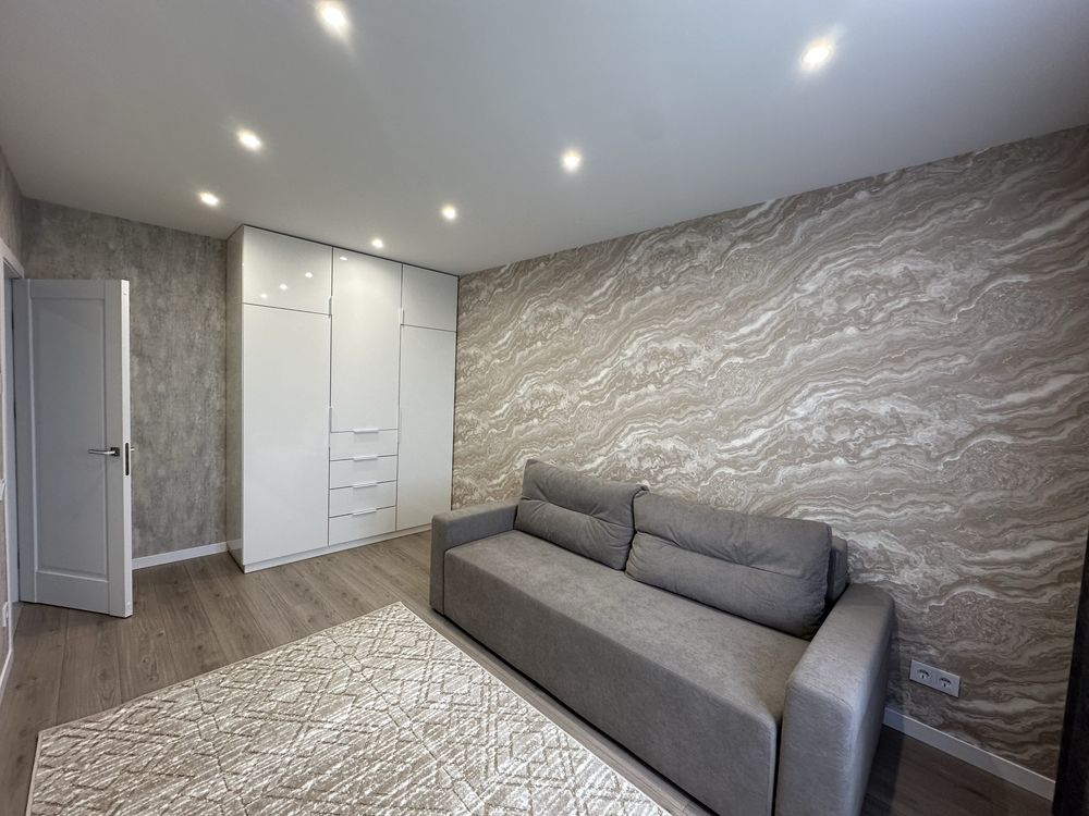 Stylish 2-Room Apartment on Karpatska Street - First Rental