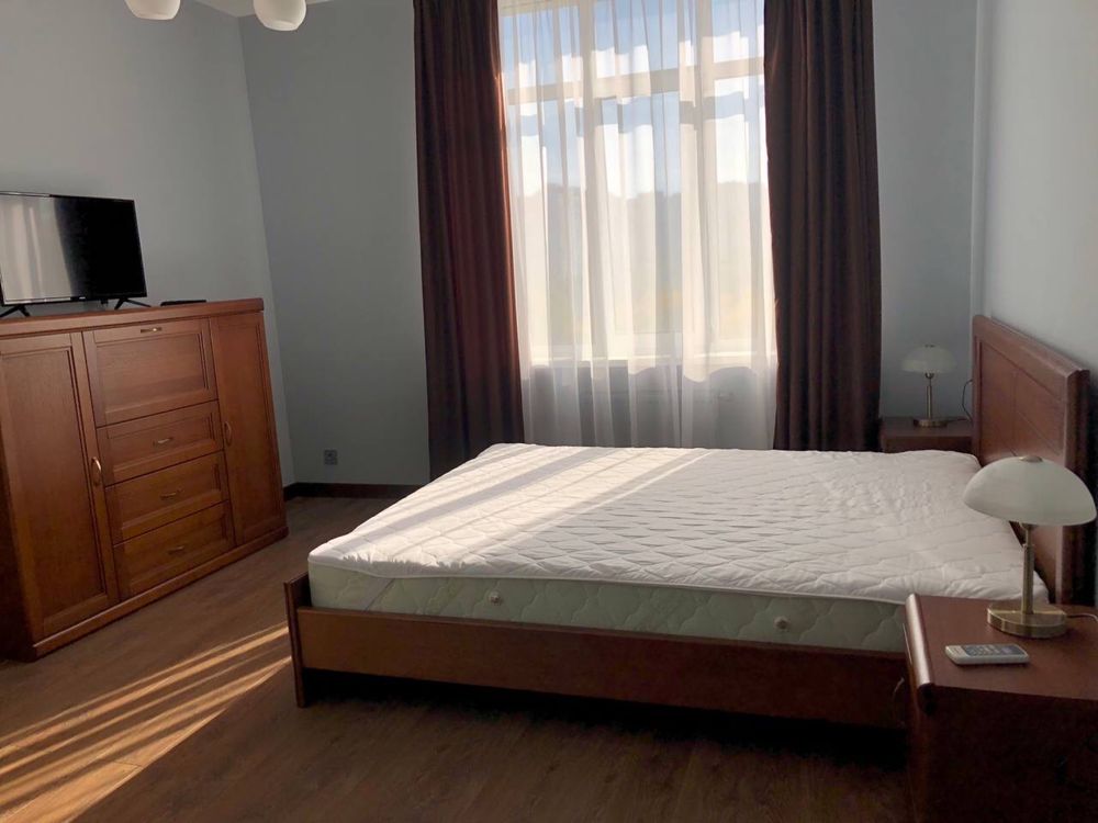 Two-room studio with office and walk-in closet, 2nd floor