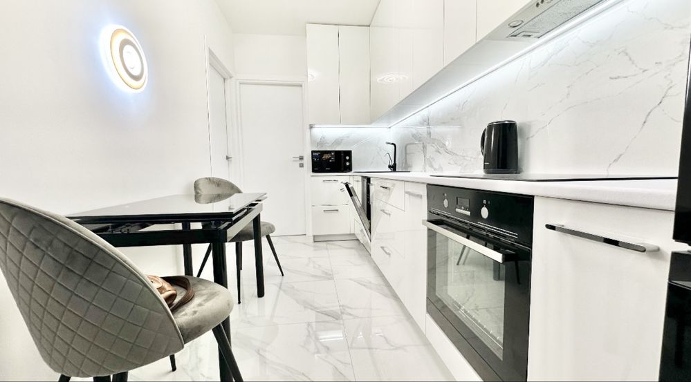 2-Room Apartment in Podil Plaza with Panoramic View of Andriyivska Church