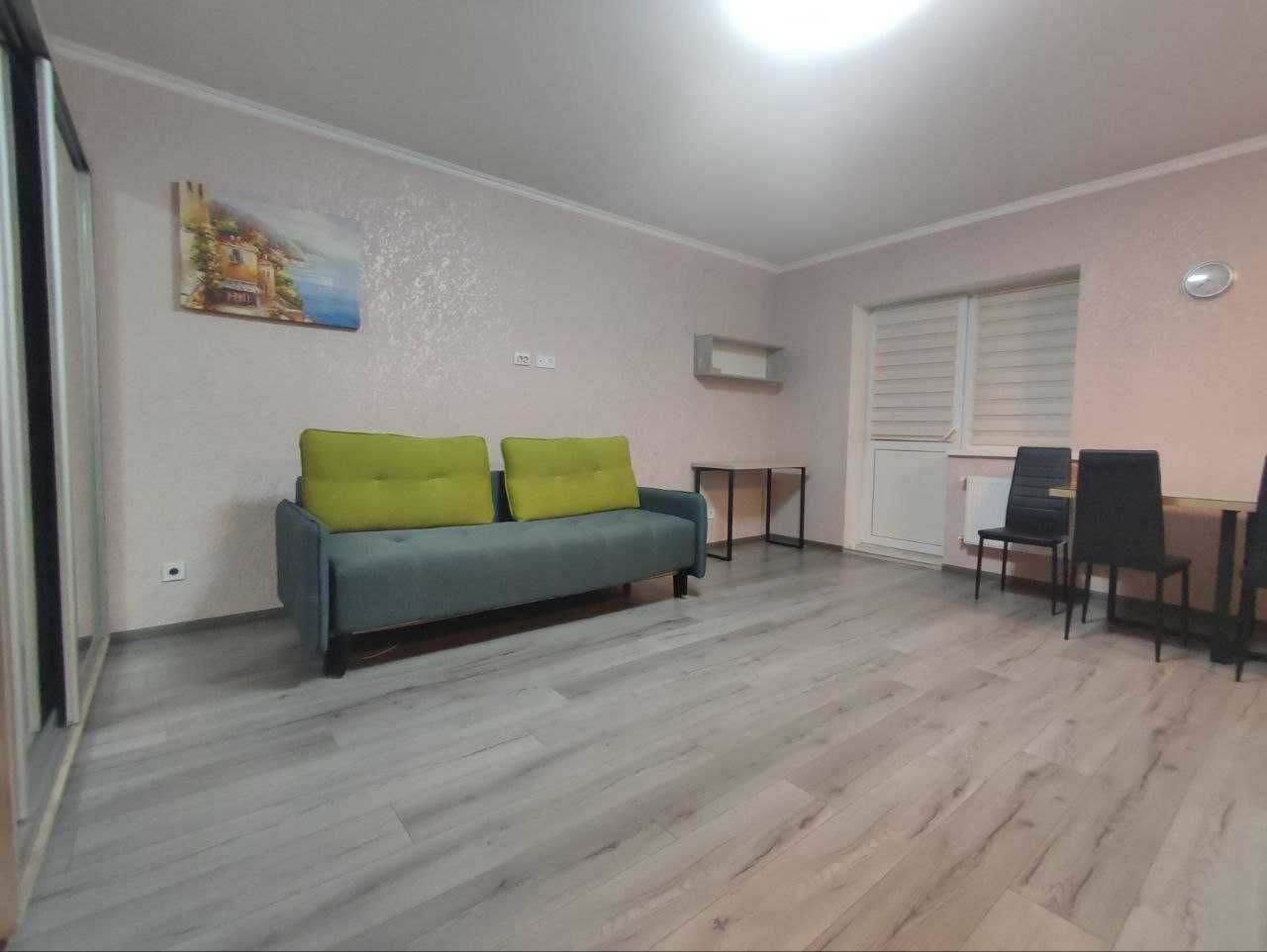 Large studio apartment with fresh renovation and full amenities