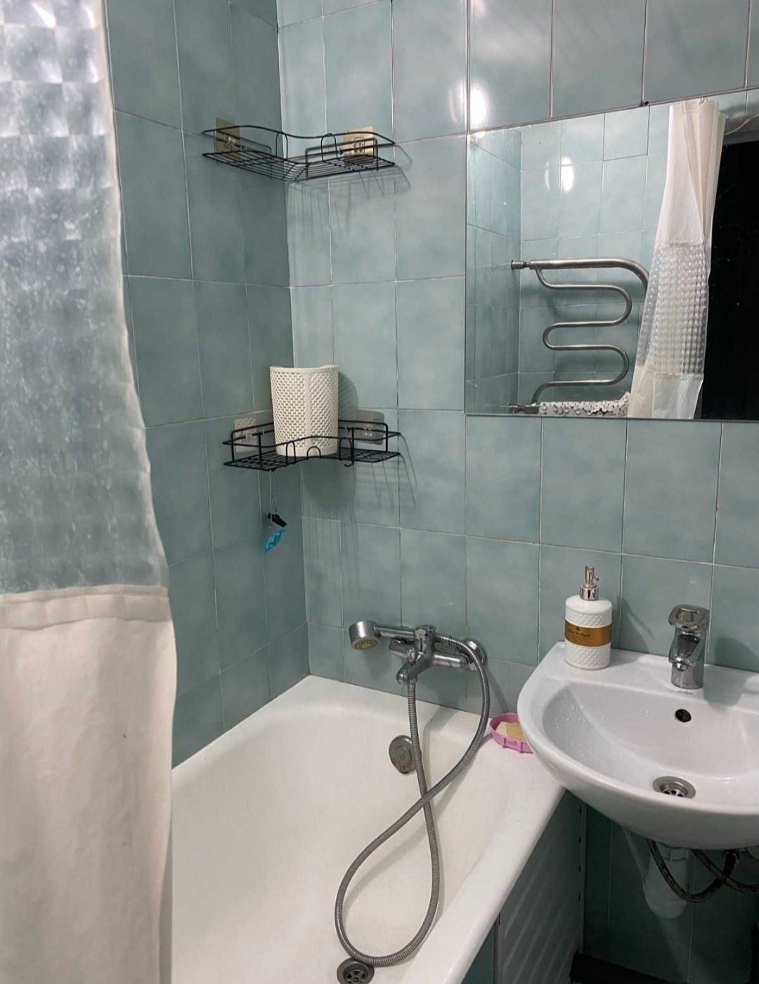 3-Room Apartment in Vuzovsky District with Balconies and Air Conditioning