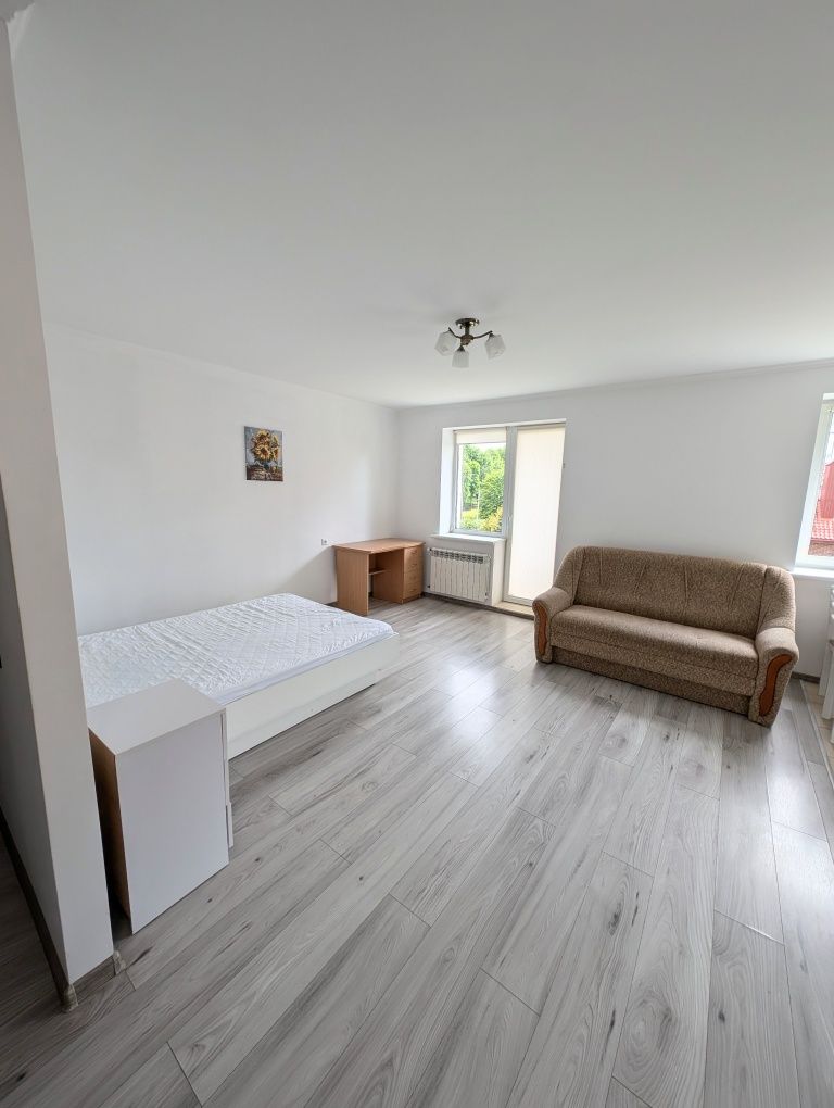 One-bedroom studio apartment in Vynnyky with modern amenities