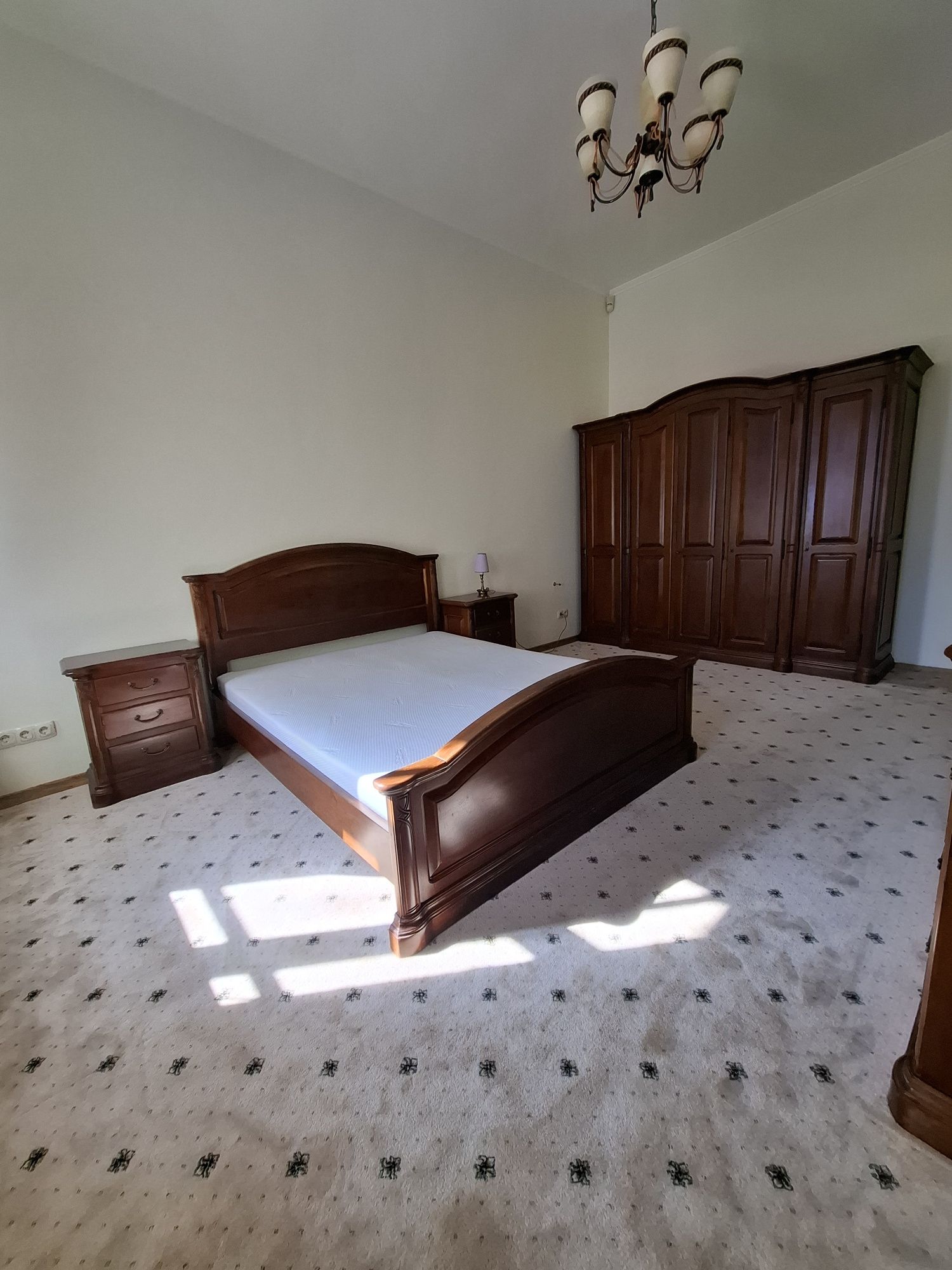 Historic 1900 Building with Modern Renovation, Central Location