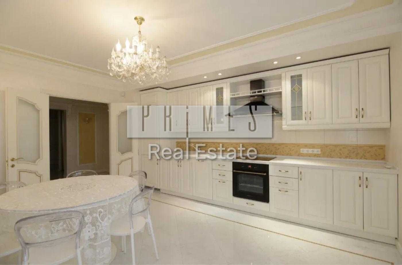 Luxury Spacious Apartment in Pechersk District, 139m²