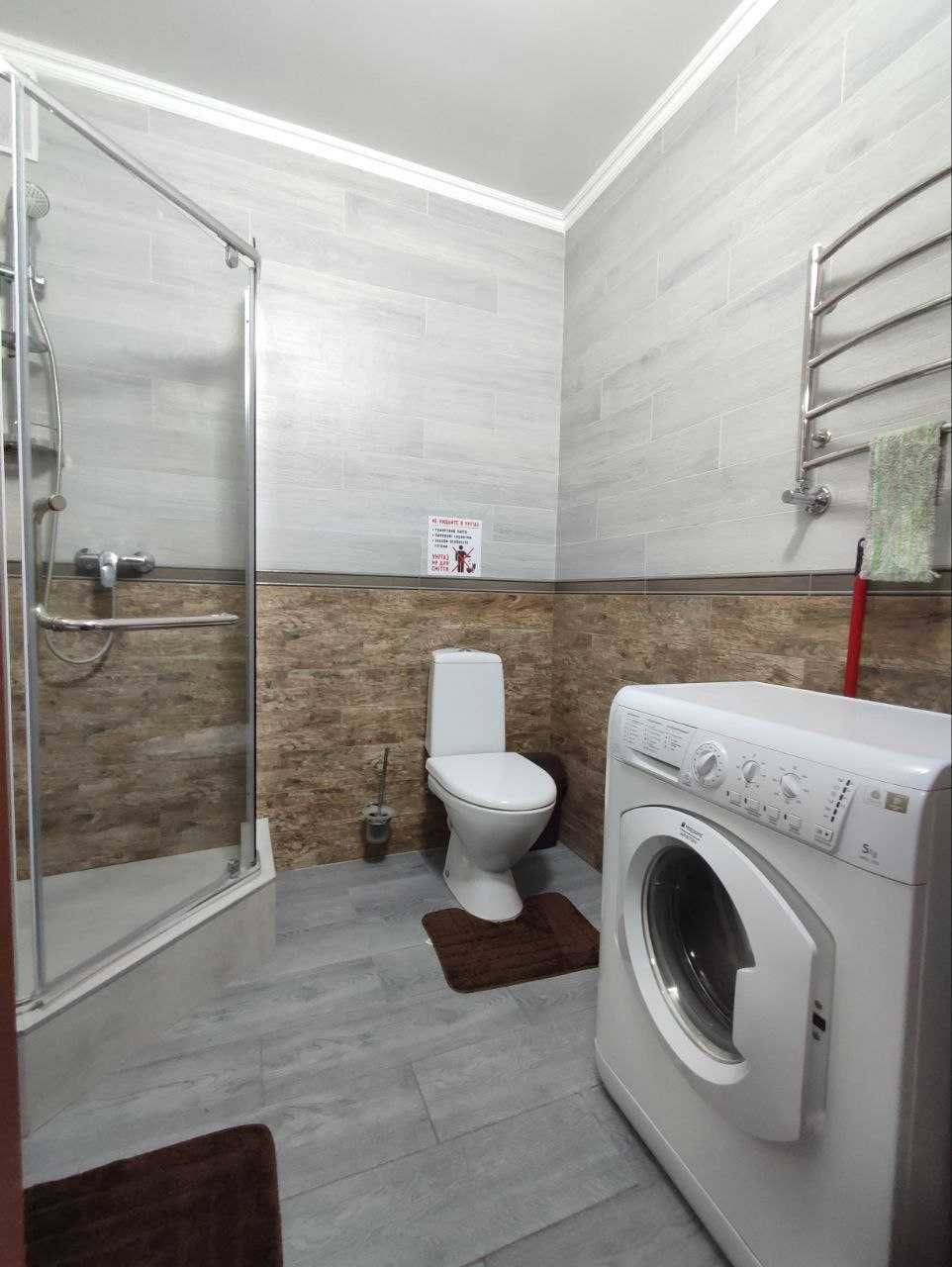 Large studio apartment with fresh renovation and full amenities