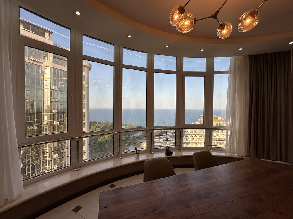 Luxury Apartment in Arcadia, Gagarin Plaza, Sea View