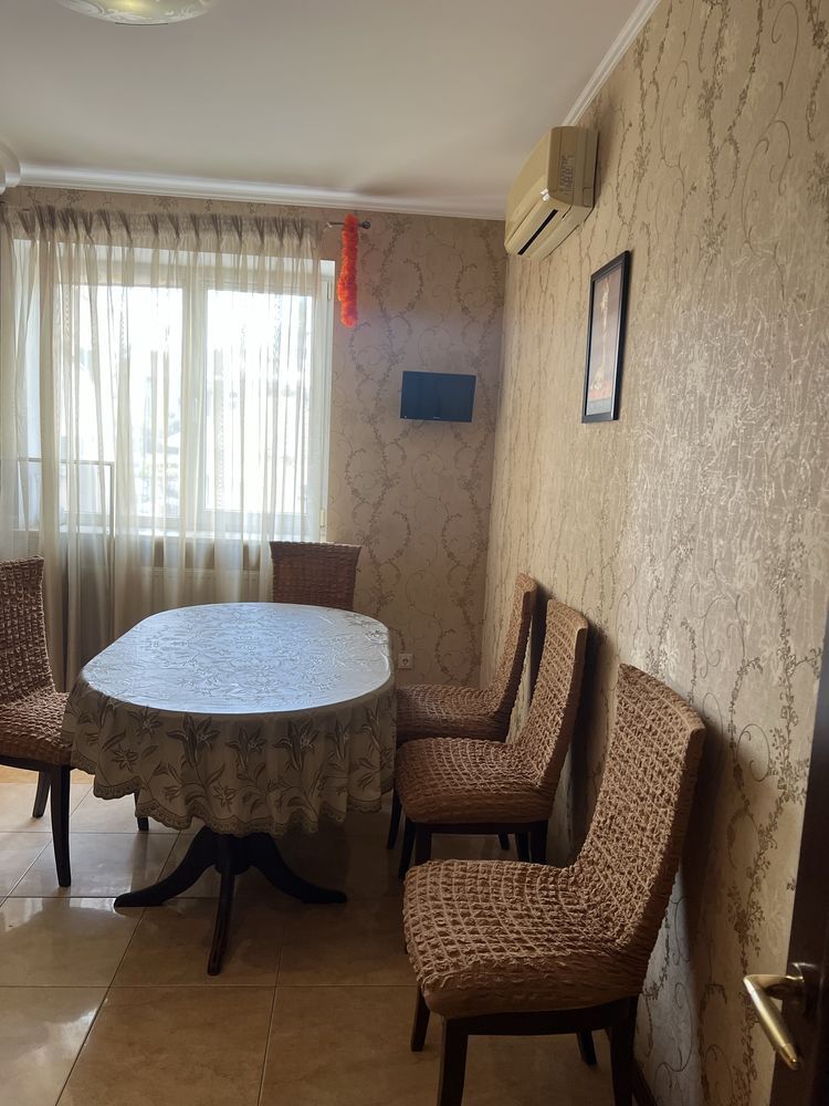 3-Room Apartment in Syniya Ptitsa Complex, First Floor, Fully Equipped
