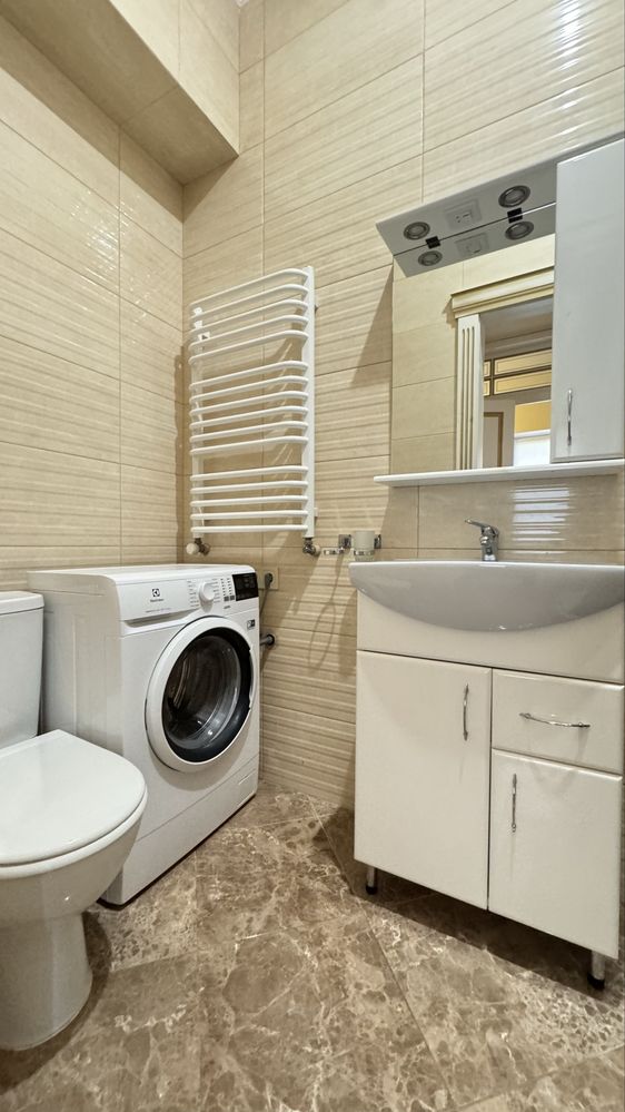 Spacious 1-Bedroom Apartment with Private Entrance
