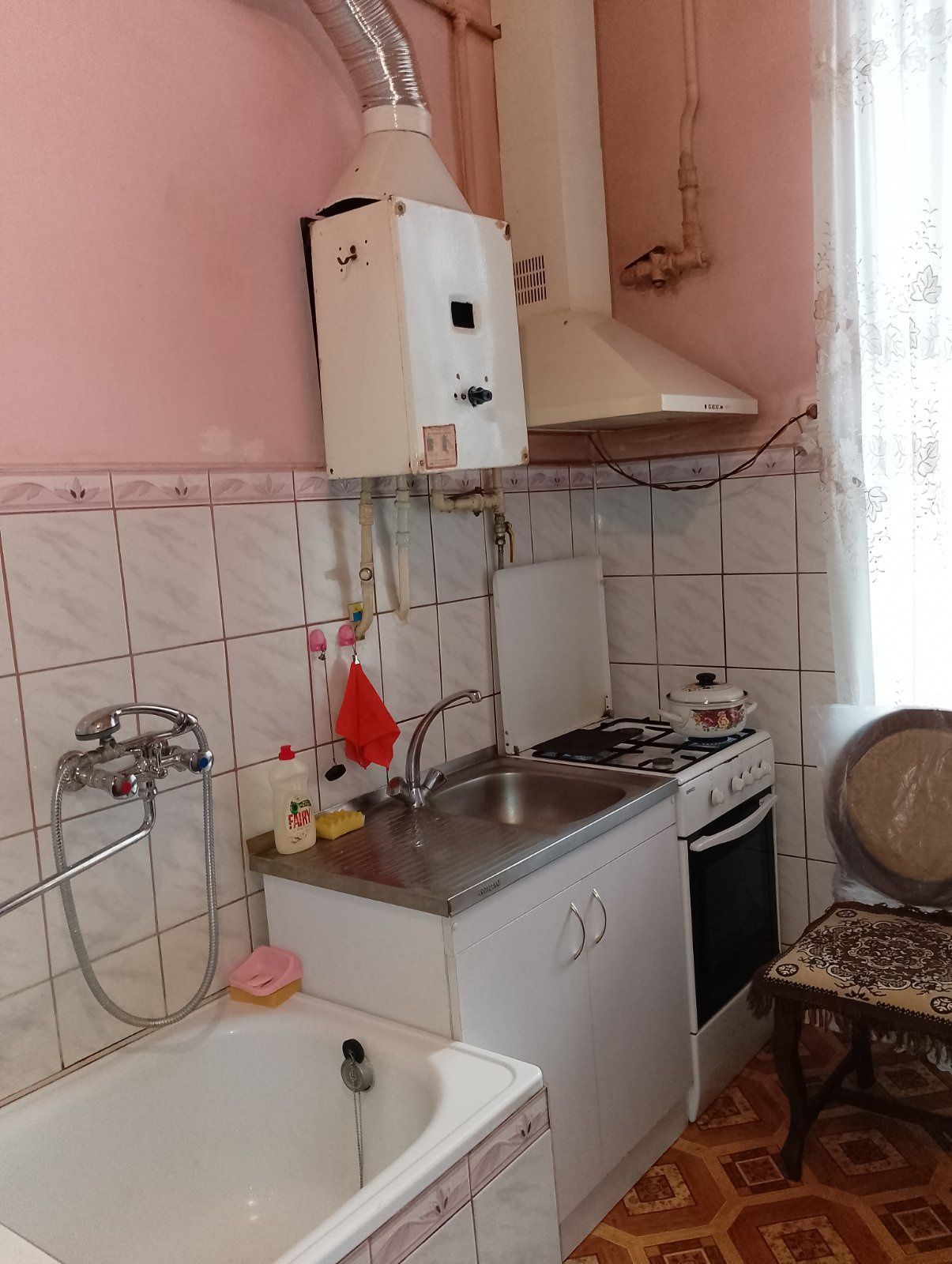 Clean apartment near Pidzamche station, central location