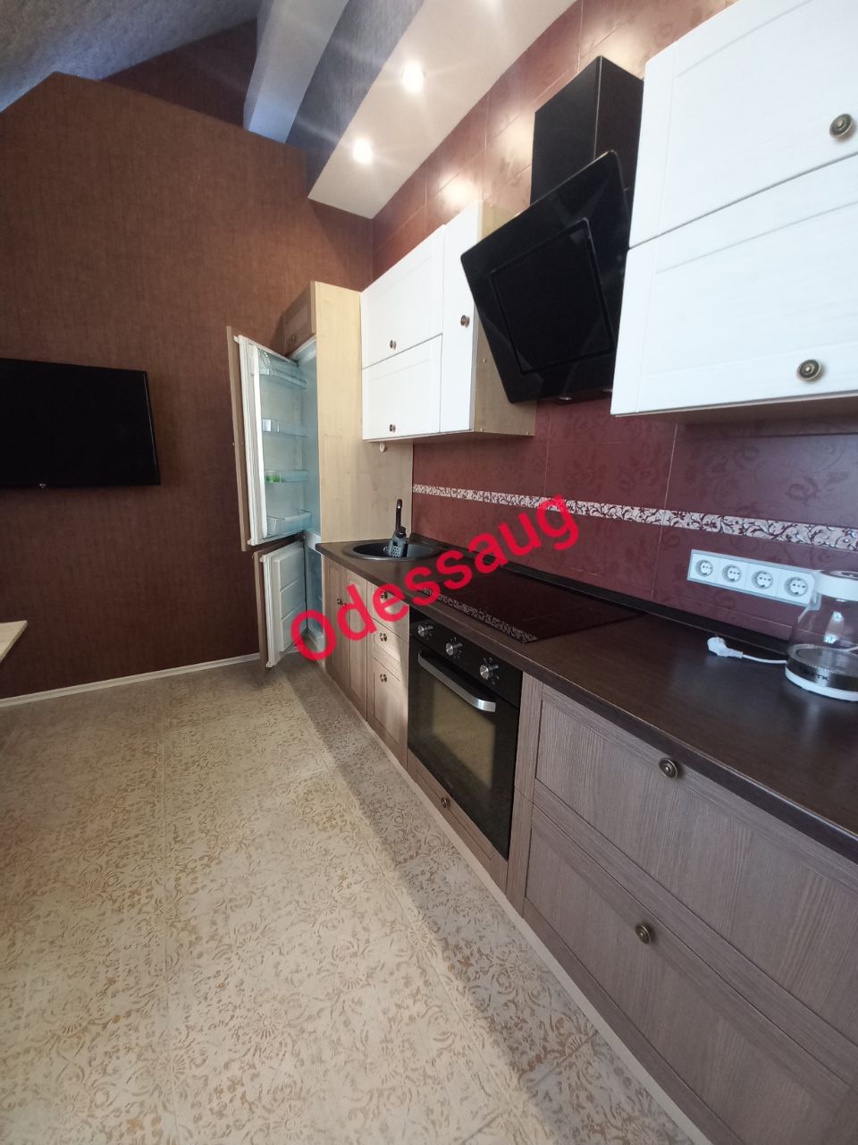 3-Room Apartment near Shevchenko Park, Secure Complex, City Center