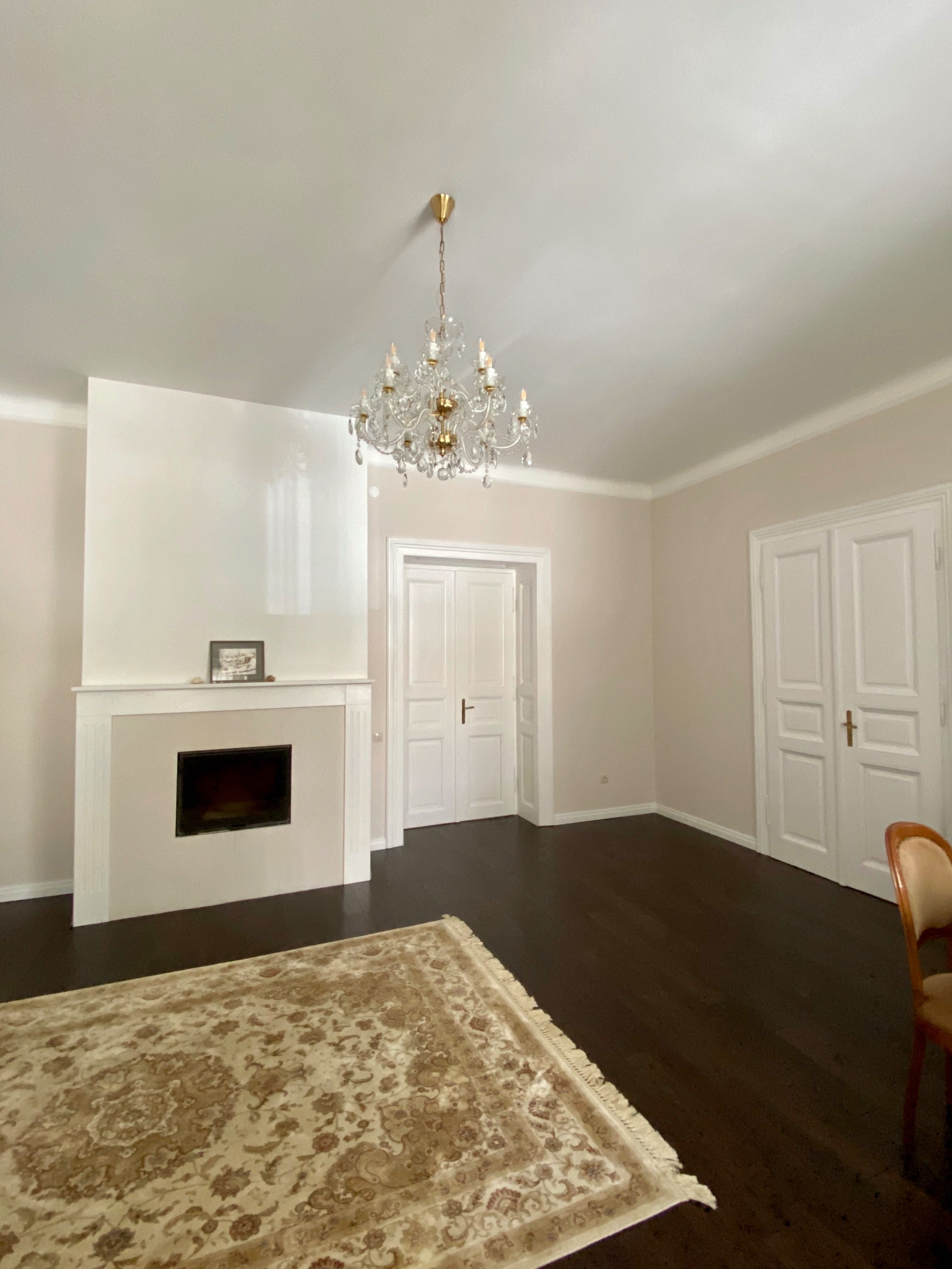 Spacious 3-Bedroom Apartment with Fireplace Near Parks