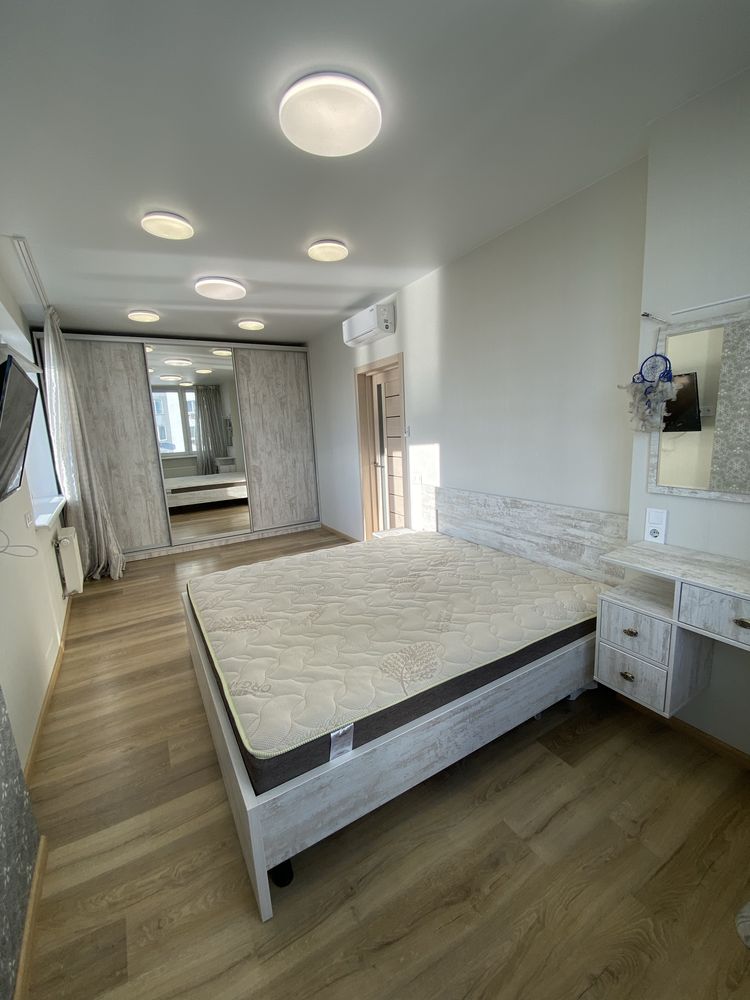 Modern Apartment with Lake View in Prestigious Complex