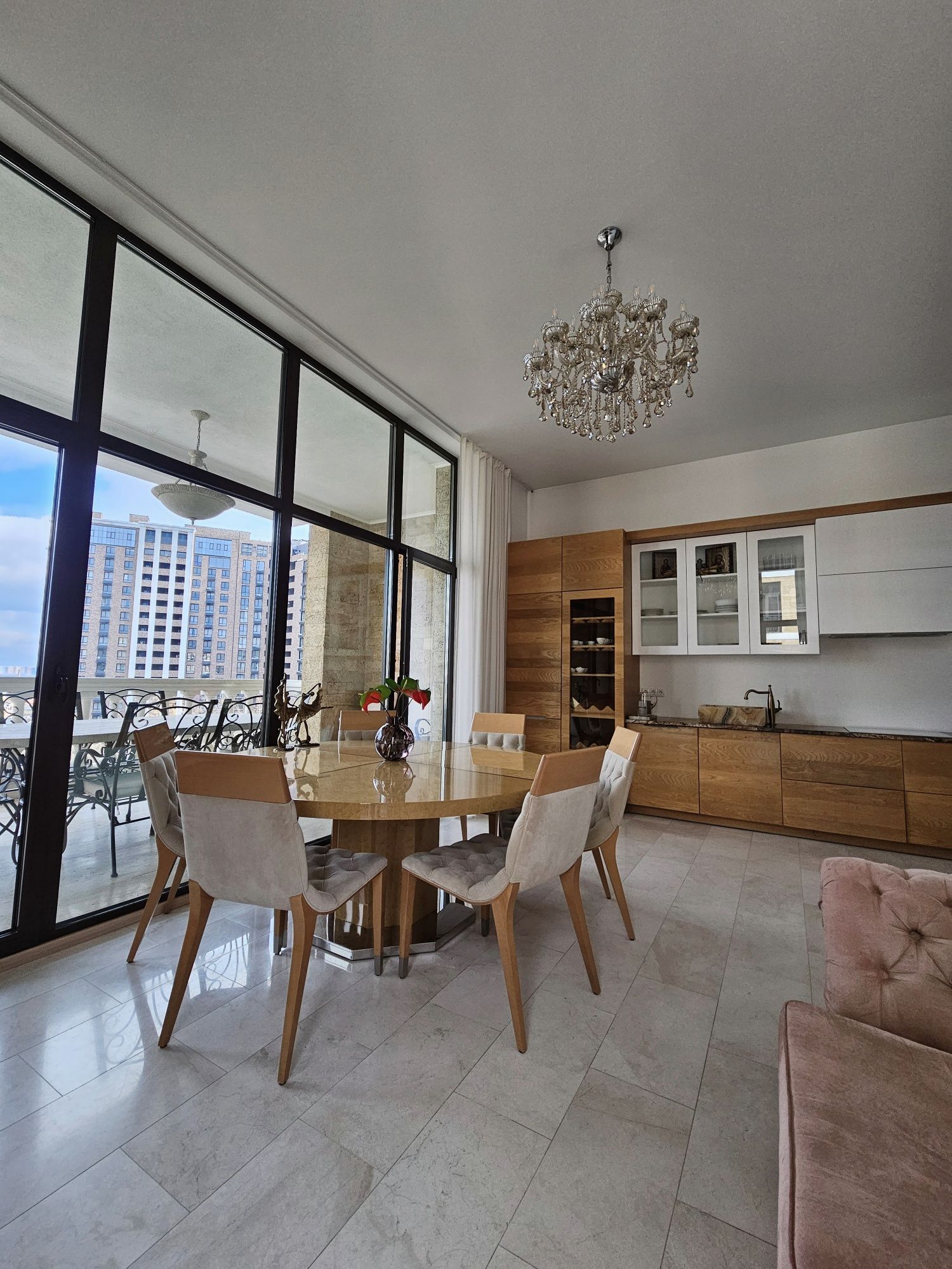 Luxurious 2-Bedroom Apartment in Historical Podil District