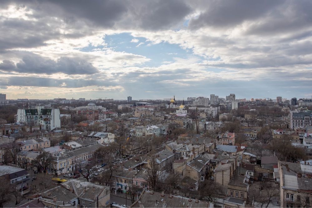 Stylish Studio Apartment with Panoramic Windows in Chkalov Complex