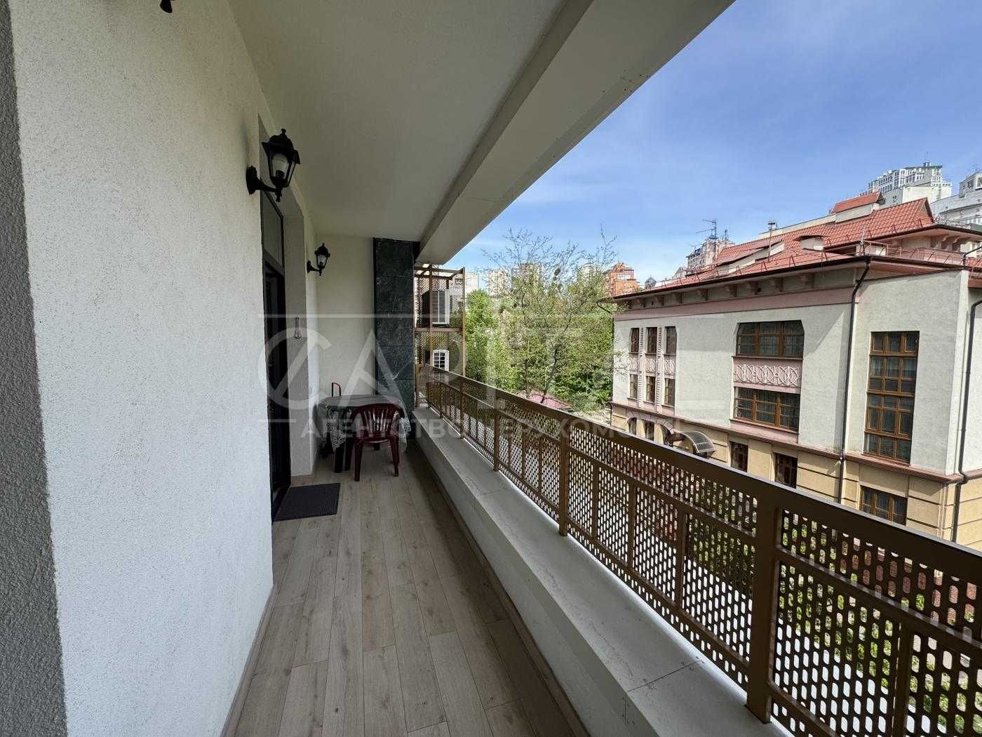 Stylish 2-Room Apartment in Kiev City Center with Terrace