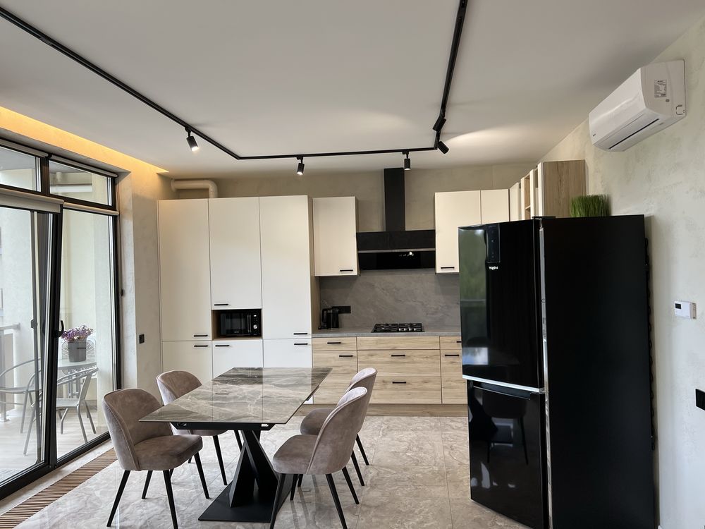 Spacious One-Bedroom Apartment with Panoramic Views in Residence Park Complex