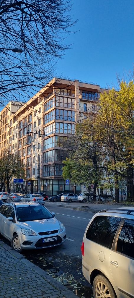 2-Bedroom Apartment in City Center with Parking