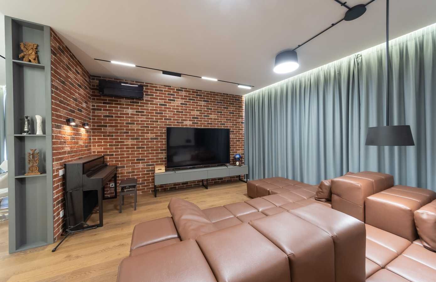 Exclusive Panoramic Penthouse with Designer Renovation in Avtograph Complex