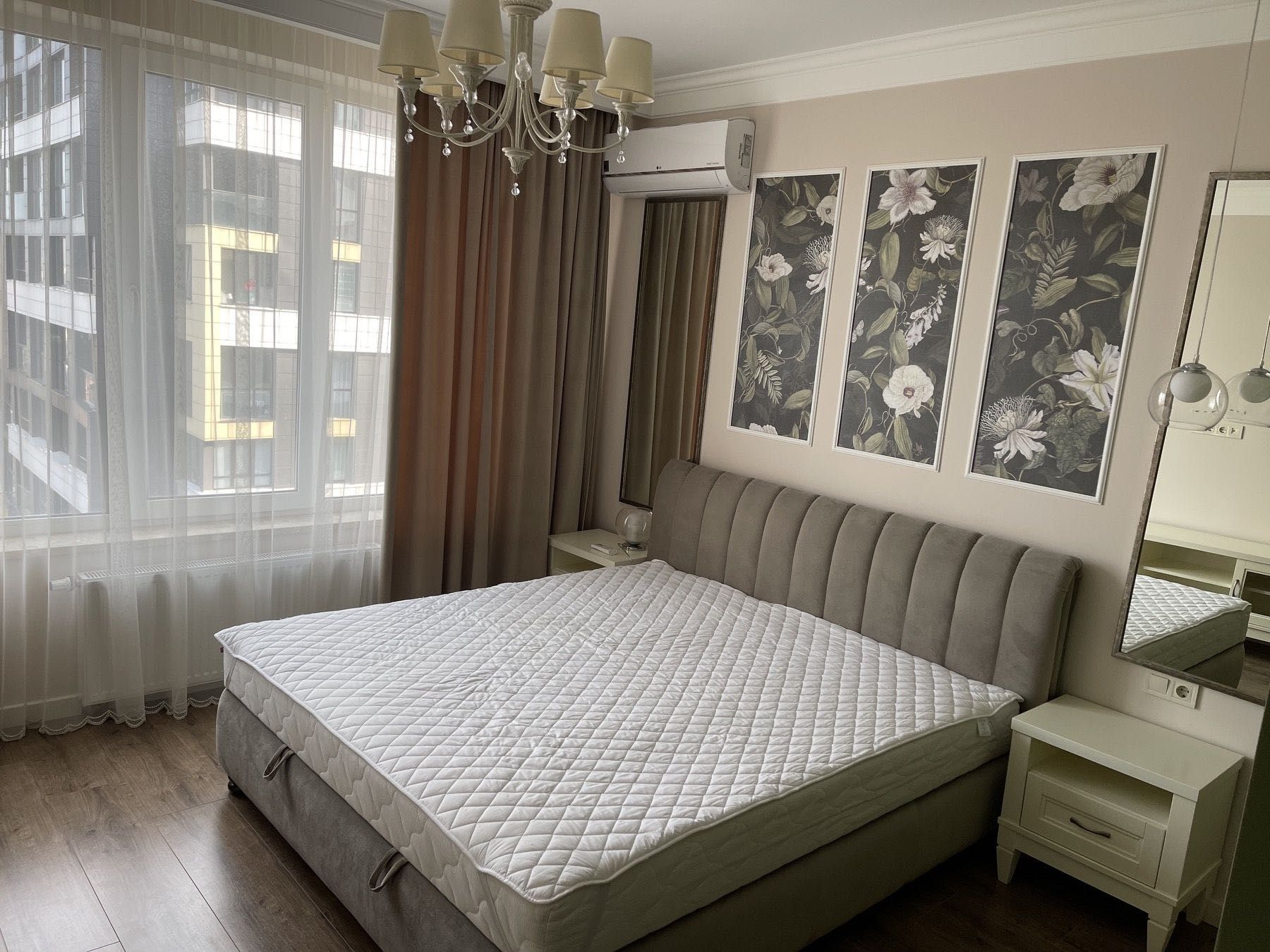 Modern 2-Bedroom Apartment with Designer Renovation